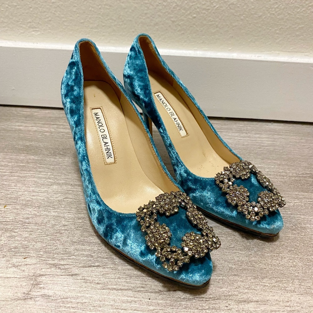 Manolo Blahnik Hangisi  Size 35  Women’s Blue Velvet Jewel Buckle Pumps